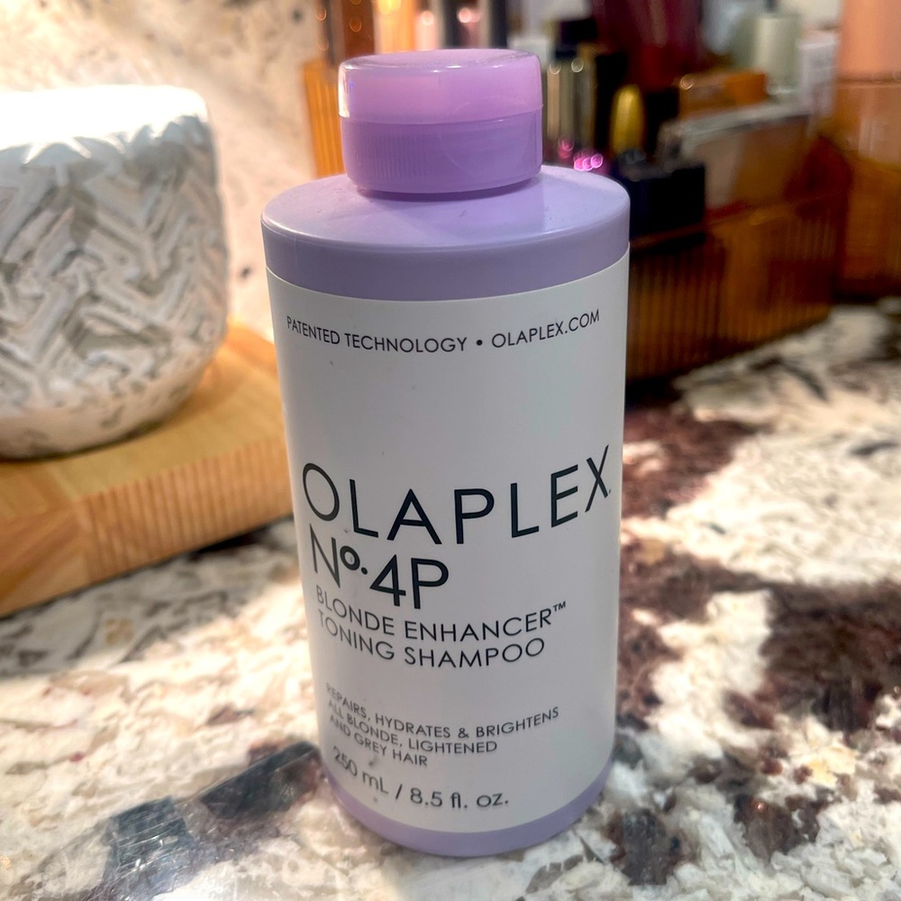 Olaplex Blonde Enhancer Toning Shampoo